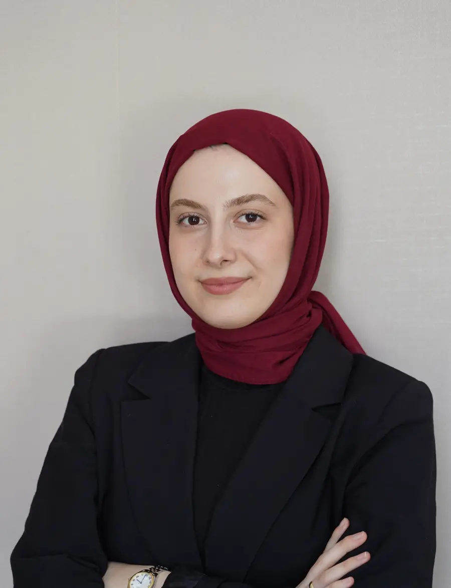 YASMİN ÇİSEM KOLUKISA